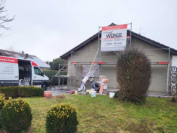 Fassadenrenovierung mit eigenem Gerüstbau in Bondorf von Stuckateur-Fachbetrieb Wolfgang Weber
