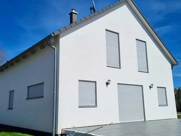 Hausfassade reinigen lassen von algenfiX Fassadenreinigung