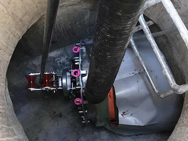 CIPP-Packer Lösung für die grabenlose Kanalsanierung mit Schlauchlining-Verfahren mittels sondergefertigtem UV-Packer vom Hersteller Vorbatec