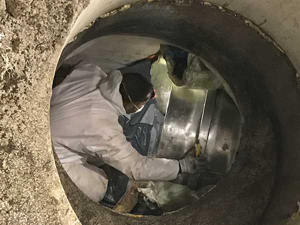 Professioneller Servicetechniker Support für UV-Anlagen UV-Packer und Zubehör der grabenlosen Kanalsanierung von Firma Vorbatec