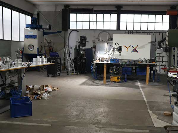 Vorbatec Reparaturwerkstatt und Produktionshalle für Alu-UV-Packer Sonderanfertigungen